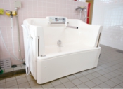 特別浴槽（車いす向け）